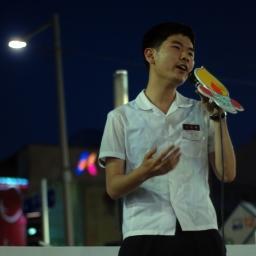 심동현(LSD), 사회주의자, 페미니스트, 노동당 후원당원, 경상고 좌빨연대 회장, 자칭 우리 시대 진정한 언론인이 될 사람, 제2회 현진건청소년문학상 대상 수상자, 일베충&종북 주사파 경멸함, 위클리 패스 고교생 기자