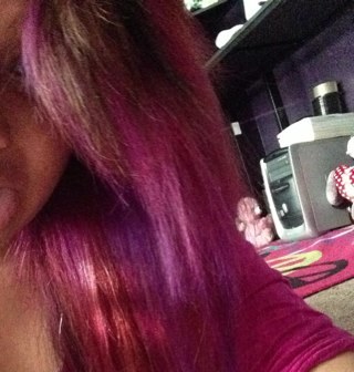 Hey im scene i follow back i love music and yup