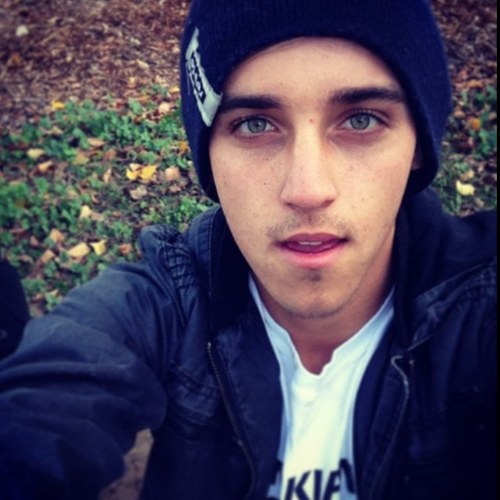 I want to see beaus timeline/big fan of the janoskians/follow my main account @Natalie_Ann_16