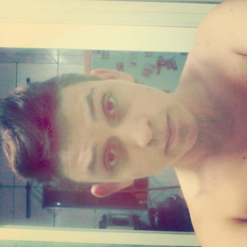 Ocupado sendo lindo.