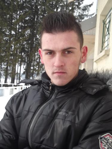 alexizidu25's profile picture. fan de rap de booba du psg aussi izi les potos