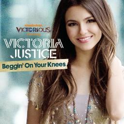 Hola soy Vallery Merchan Sandobal soy una gimnasta tenista patinadora y mis papas se llaman Amanda y mi papa Giorgy me encanta Victoria Justin y One Direction