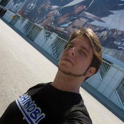 Gamer entusiasta, amante del cyberpunk, la musica para volar y la cerveza con snacks. También conocido como Retrochonny o Agentdark! 🙃