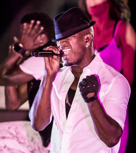 We're the two admins of the fb group: Ne-Yo is our Gentleman! 3 
#TeamNeYoForFansFromAllOverTheWorld. There are no borders for us!