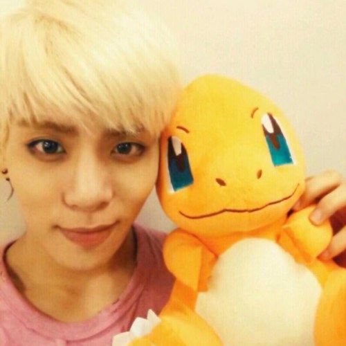 おれと一緒に甘い時間を過ごしませんか？ 2013年2月2日に誕生日した김종현よりㅋㅋㅋ