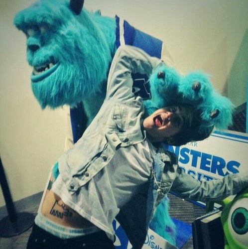 AvanKingston's profile picture. Sexually frustrated. Say it with me, Sex-ually frust-rated! |Singer•Prankster•Single•17|