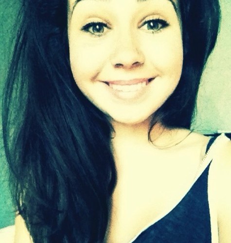 NE ME FOLLOW PAS ICI MAIS SUR @CAROLINISSIME.