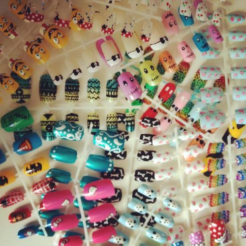 Mobile Nail Artist Based in Taunton, Somerset. Gel nail extensions and overlays. Book Now: info@sophiehamer.com Or tweet: @sophiehamerMUA