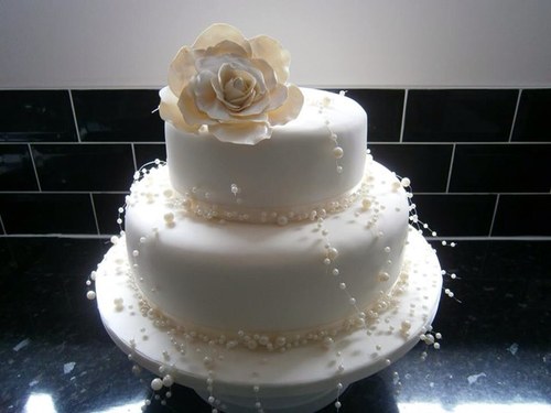 Hi tweeters, i live in liverpool and make all kinds of cakes for that special occasion! Please follow or message if you are interested xx