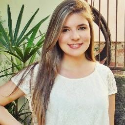 18 anos, gaúcha, gremista, virginiana, estudante de Design de moda.  não vivo sem amor, comédia, música. vício: chocolate. hobbies: academia, praia, moda! ♡ ツ