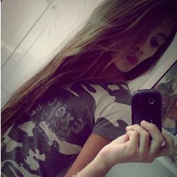 'Um dia a gente aprende a conviver com uns. E a sobreviver sem outros'' - 13anos,Deus,One Direction ;)
I am small;/