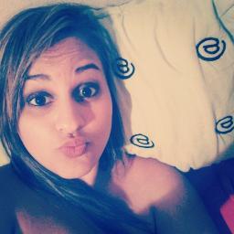 ; ciumenta,indecisa, dramática, chata, teimosa,orgulhosa,irritante, difícil de entender,menos perfeita. '-' FODA-SE !