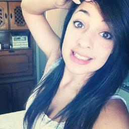 Oooi :B      Letícia,  16 anos,  morena,  namorando,  capricorniana,  ciiumenta,  chaata,  chocólatra,  preguiçosa..   Maais? seegue aê ;*