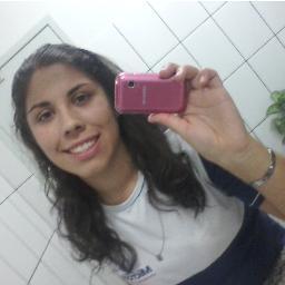 Sou do tipo que gosta de sorrir e q adora ajudar as pessoas, só não tira onda da minha cara que daí a porra fica seria, mais sou bem calma.