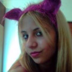 A menina que tem em mente sempre ir pra frente nunca voltar a traz em nada e sempre de cabeça erguida...