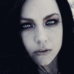 Cantora & Compositora. Habblet: Amy.Lee.VEVO =))