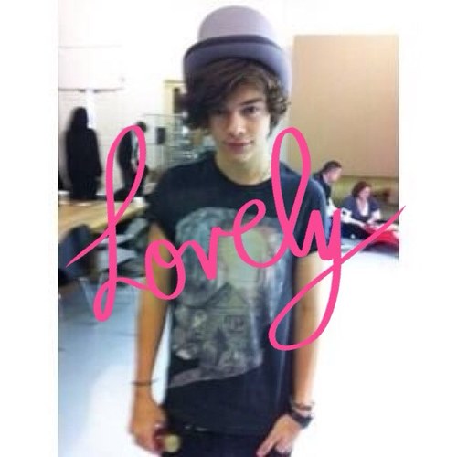 harrysbeaniez's profile picture. ||| Louis wraps Harry in his arms and harry sighs softly because he's never been this happy in his life