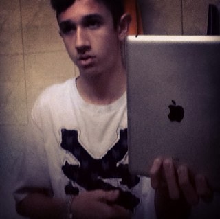 Msn:Guilhermepinelli07@hotmail.com Eles me chamam de lokoo qem sabe eu so loko eu qero mais 1 poko, pq enqanto tu conta moeda o loko ta cheio de nota no bolso(8