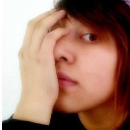 Estudiante de Fisioterapia.Seria, perfeccionista, romántica, altruista, generosa, a veces soberbia, rencorosa, amante de la naturaleza y el arte.