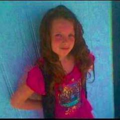 hi I am teddie  I love friends so follow me and I will tri to follow u.