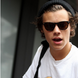 FOLLOW @smokindatcraic BECAUSE SHE JUST GAVE YOU A FREE FOLLOW! ILYSM THANKS