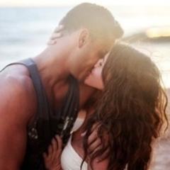 Tweets about my boyfriend and my life, but mostly about my boyfriend.
