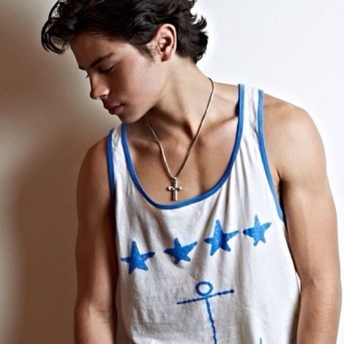 HeyZeusFoster's profile picture. Have a twin called Mariana. Adopted by Stef and Lena Foster.