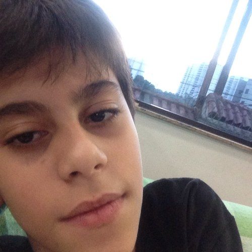 Uma pessoa feliz que torce pro Santos