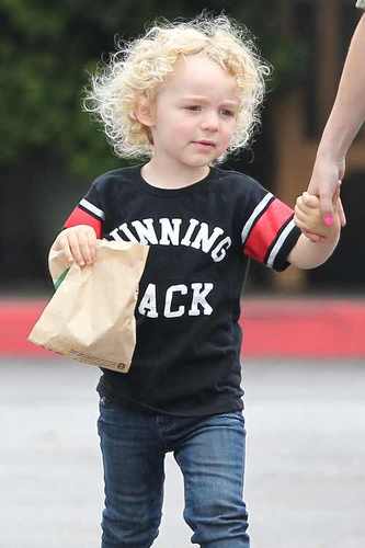 My beautiful mommy @AmoraLaufeyson. And my daddy, @StarkReturns. Aunty @_Lady_Loki_ and cousin Maxxie.