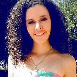 Quem quiser vencer na vida deve fazer como os seus sábios: Mesmo com a alma partida, ter um sorriso nos lábios...