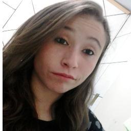 Oi só to passando aqui pra  dizer que essa linda ai é minha marida e amo mt ela s2 Ú.u bjss 
@medinhoo aqui