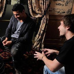 jevansjones's profile picture. De Puerto San Julián. Periodista. Ex Diario Olé. Amante del #boxeo. Fundé, cerré y refundaré la web @guanteybaston.
Contacto: johnevansjones@gmail.com