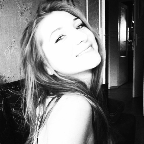 Loves anything vintage: Cameras, film, photos etc. Classic film expert. Dealflicks regional sales girl. #Followback #F4F #TeamFollowBack