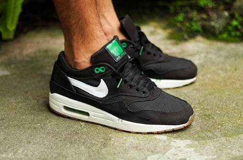 Posting any Trainers or running shoes...Nikes, New Balance, Asics, etc.

Check out the tumblr blog! (Photos do not belong to me unless stated)
