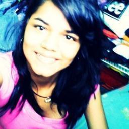 Esa super amiga que te dice aanda a buscar amigo simplemente por que sabe que no es buena influencia para ti!;* *__* awww @DimeSoloMary 3
