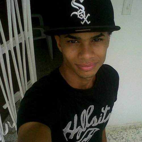 Soy LoQuiSimO Me GuStAn lOs CorOs' Soy' Una PersOnA' OnEsTa' y SoBrE tOdO  AmOrOsO♥♥~
               ╭∩╮(︶︵︶)╭∩╮