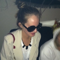 meghandaniellee's profile picture. I invented post-it's, too.