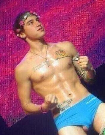 ~joined account~ Patiently waiting for the boys to follow. Luke/5 (: