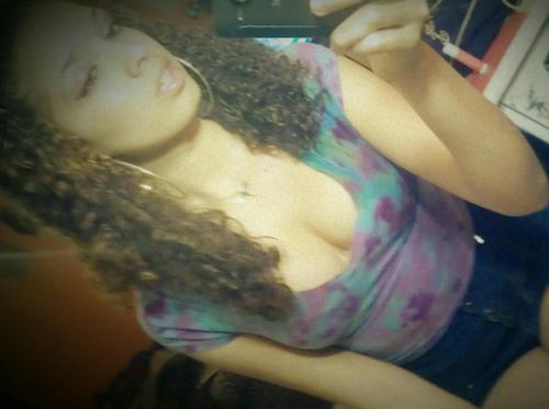 my nickname is Mada , im mixed mainly hispainc , I love girls , boy too tho (; &&  if you dislike my tweets Fuck you playa , pero fwm