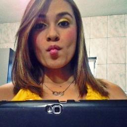 ' ' Rir , tα αi umα coisα que nuncα me rendeu αrrependimentos (: