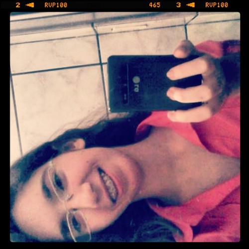 Vou viver a minha vida, vou agradar a mim mesma para que eu possa ser feliz, e quem estiver emcomodado, faça o mesmo que eu, vai ser feliz! #FollowMe? *-*