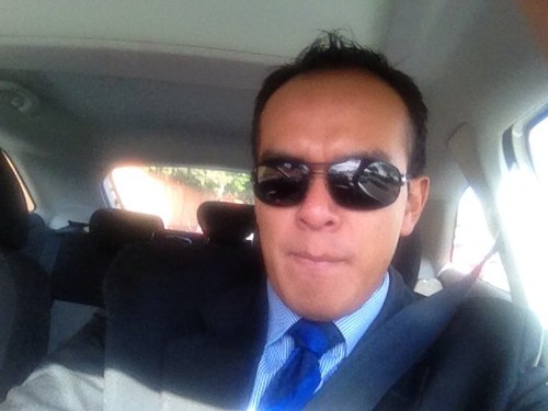 Estoy escribiendo mi Futuro, dia con dia... Momento a momento diria un maestro.
soy abogado por vocacion y lic. en derecho por profesion.