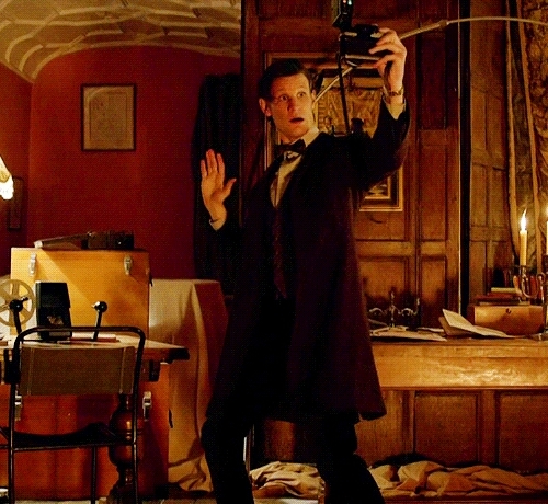 11th. Encantador e inesperado. Casado con River. Me dedico a salvar planetas y luchar contra aliens malvados. Viajo en mi magnífica TARDIS. #BowTiesAreCool