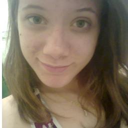 15 aninhos , escorpiana , chata , boba , irritante , desastrada , ciumenta etc k' 
 2 Bjooos ;*