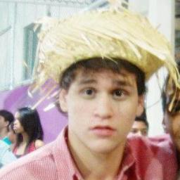 Porque o erro dos simples os matará, e o desvario dos insensatos os destruirá.
Mas o que me der ouvidos habitará em segurança, e estará livre do temor do mal.