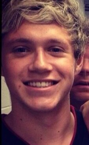 Dont give up! Niall will follow both you and me eventually :) hes just busy lately with everything but i promise ye it will happen