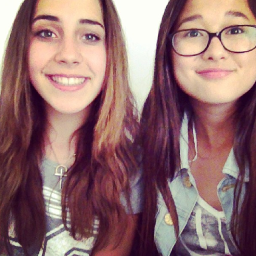 Sabrina & Sara beste vriendinnen die ook YouTube filmpjes maken. We hebben een fan account @WeLoveSabra. Door dat fan account hebben wij dit account gemaakt