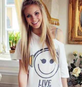 beautysgooi's profile picture. Het eerste officiële 'Beautygooi' account ♕ || Retweeten = Kans om gegooid te worden ||