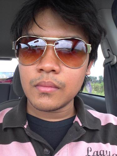 hieSHAM_areZIZ's profile picture. I'm new here!