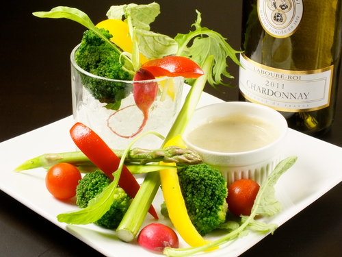 spunto0701's profile picture. 町外れの洋食酒場として2013年７月１日にopenしました！様々なきっかけが生まれてほしいと思います。創作洋食と各国ビールやワイン、カクテルなどお楽しみ頂けます！よろしくお願い致します(*'▽'*)国分町にありますダイニングたけのは姉妹店です！